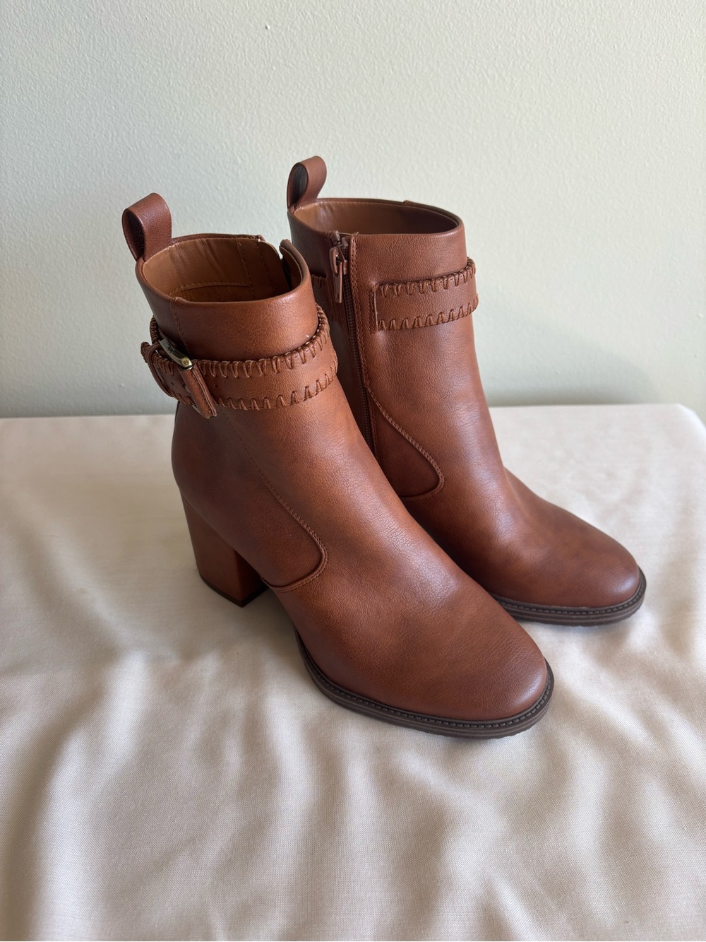 Zodiac Brown Heeled Ankle Boots Size 7 Never Worn